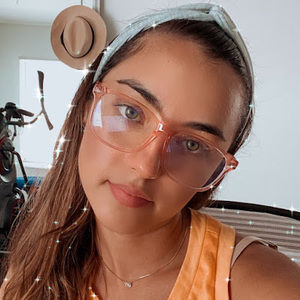 Meet your Posher, Marcela